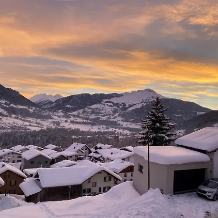 Apartment Mit Aussicht Nahe Golfplatz Schluein